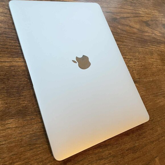 2020 MacBook Air (M1) - Picture 3 of 5